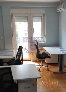 Trosoban porodičan stan !