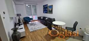 **Izdaje se moderno opremljen jednoiposoban stan, 37 m² – Branka Bajića*