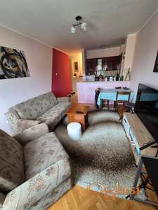 Namešten dvosoban stan na Grbavici (parking)