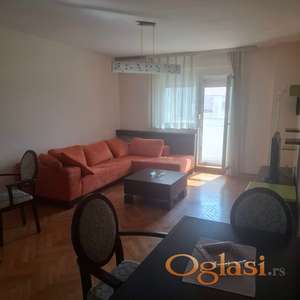 Centar, dvosoban, 54m2! Useljiv odmah!