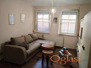 Jednoiposoban stan, opremljen, odlična lokacija