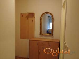 izdajem lepu garsonjeru na dobroj lokaciji useljiva os 1.01.
