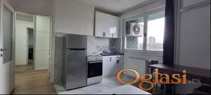 Izdajem kompletno namešten dvosoban stan u centru Niša