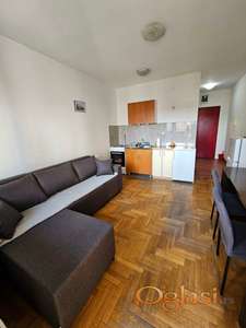 RENOVIRANA, NAMESTENA GARSONJERA, GRBAVICA - LIMAN 4