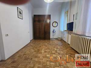 Garsonjera u centru Novog Sada, 24 m², prvi sprat