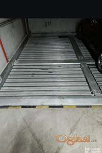 Dva garažna mesta za izdavanje