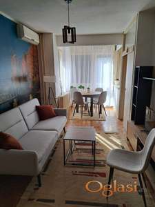 Izdaje se dvoiposoban stan na Bulevaru Oslobođenja