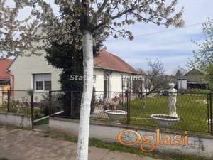Stepanovićevo-Porodična Kuća 132 m2 na Placu 1330 m2 u Mirnom kraju-065/385 8880