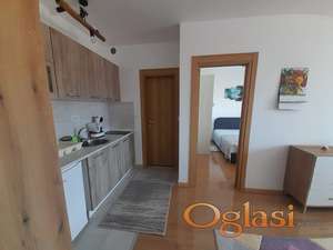 Nov apartman-odvojena spavaća soba, terasa, parking
