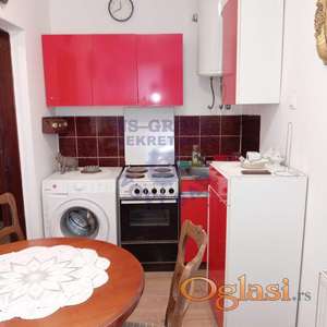 Izdaje se kompletno nameštena garsonjera na Salajci, površine 22m².