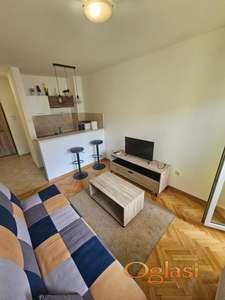 ~~~ PRELEPA garsonjera Cara Dušana ~~~