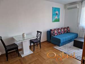 Centar dvosoban nymesten stan useljiv 01.02