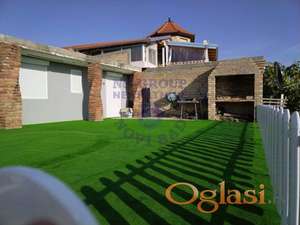 Deo kuće adaptiran u lep stan.