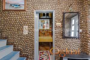 Autentična kamena kuća na 350 metara od centra grada