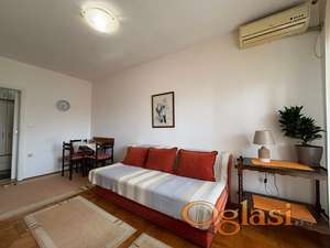 Izdaje se opremljen jednoiposoban stan na Grbavici.