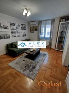 Trosoban stan na Podbari