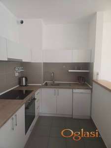 Izdaje se namesten trosoban stan