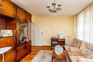 Na prodaju trosoban stan, 72m2 na Trgu kralja Aleksandra