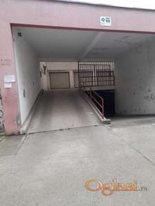 Garaža u centru Rume