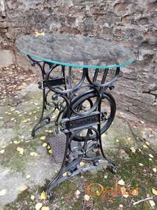 Retro sto od šivaće mašine ovalni