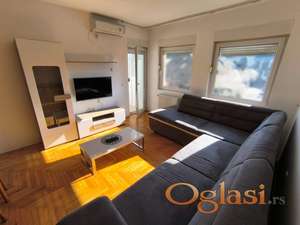 Dvosoban namešten stan u neposrednoj blizini Centra