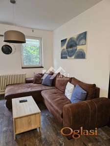 Izdajem fenomenalan trosoban stan u Centru !!! ID#2487