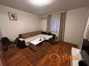 Dvosoban-kompletno namešten ! Bulevar Oslobođenja !