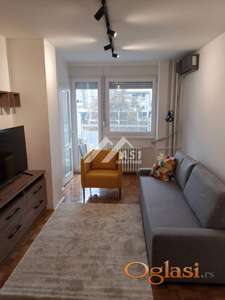 Izdajem LUX dvosoban stan na Bulevaru Oslobodjenja !!! ID#4656