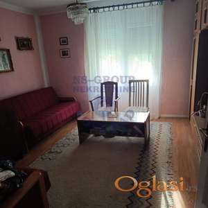 Na prodaju porodična kuća sa velikim placem i pomoćnim objektima