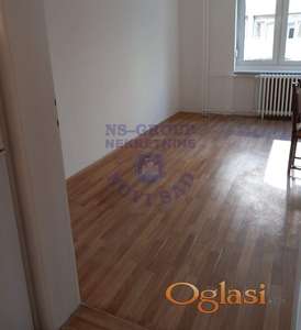 Izdaje se dvosoban nenamešten stan na odličnoj lokaciji na Starom gradu u Novom Sadu.