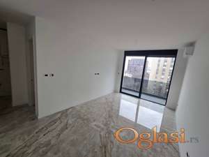 Izdaje se nov, neuseljavan poslovni prostor sa garažnim mestom