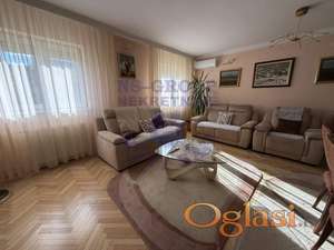 Prelep porodican stan na Socijalnom od 108m2 (procitajte opis)