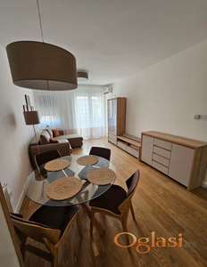 ~~~ Useljiv dvosoban stan, BULEVAR EVROPE ~~~