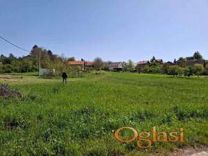 ~ Prostran plac sa infrastrukturom u Sr. Kamenici ~