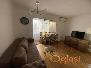 Kompletno opremljen jednoiposoban stan sa parking mestom