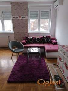 Izdajemo lepo namestenu garsonjeru 26m Novi Sad Grbavica