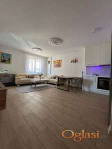 ✨ Luksuzan nov stan u centru Rume – 63m², privatni parking, velika terasa, podno grejanje ✨