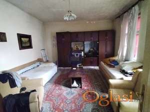 Salonac u Centru grada 67m2