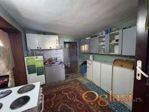 Kuća za ulaganje u centru Đurđeva