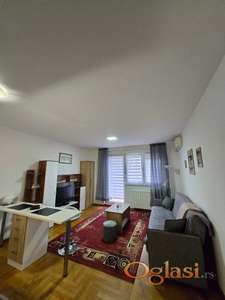 Kompletno nameštena, komforna garsonjera na odličnoj lokaciji