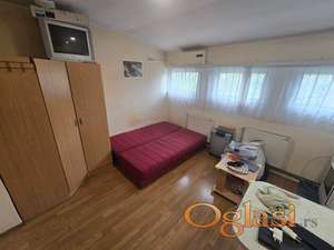 GARSONJERA MOŽE KREDIT ZA MLADE, BLIZU BULEVARA EVROPE I SATELITSKE PIJACE