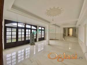 POSLOVNI PROSTOR, 1000m2, ADAMOVIĆEVO NASELJE. 