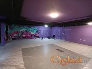 Izdaje se poslovni prostor u pešačkoj zoni, u centru, 149m2