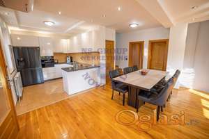 Odlična kuća u Petrovaradinu 324m2