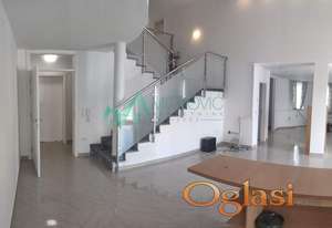 Veternik - Jedinstvena ponuda! Odlična kuća ukupne korisne površine 795 m2 + dvorište 