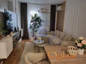 KOMPLET RENOVIRAN-ODLIČAN