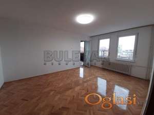 Izdaje se stan za poslovni prostor iza Dušanovog bazara, 91m2