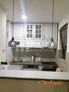 Centar,Cvetni trg,85m2,3.0-lep,renoviran #1875