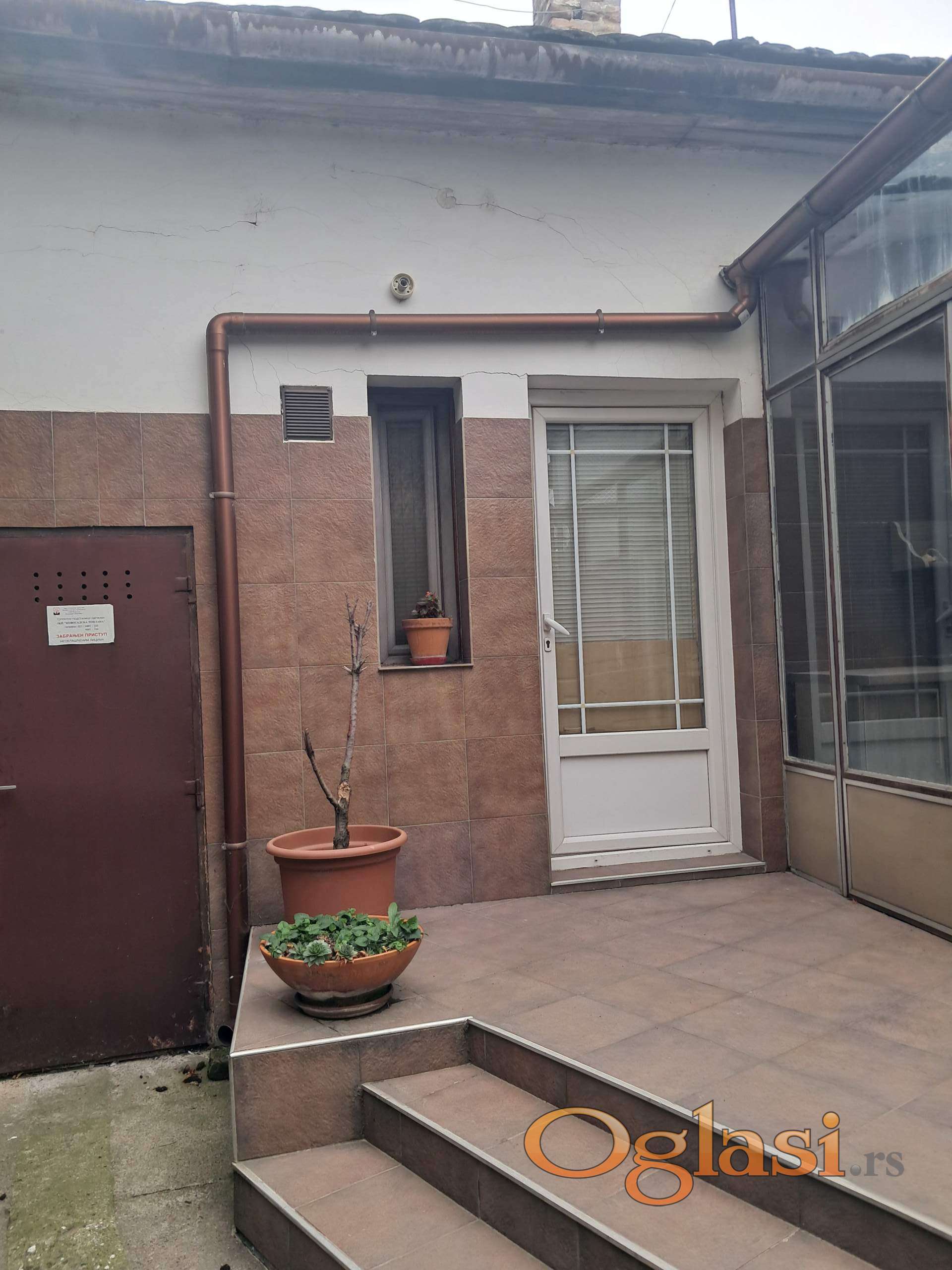 2 manja stana u kući, posebni ulazi, uračunati svi troškovi — fotografija