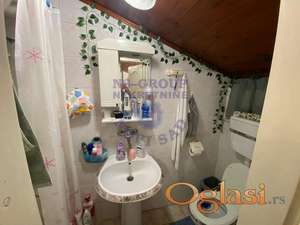 Dvorišna kuća na odličnoj lokaciji- višenamenska